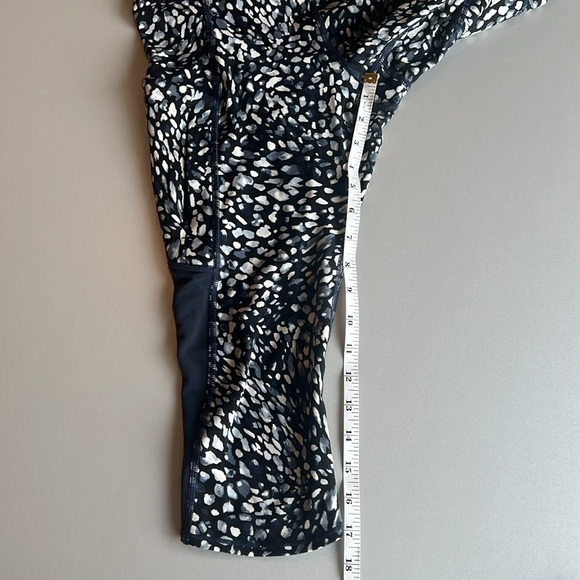 Athleta Crop Leggings with Side Pockets - Picture 9 of 10